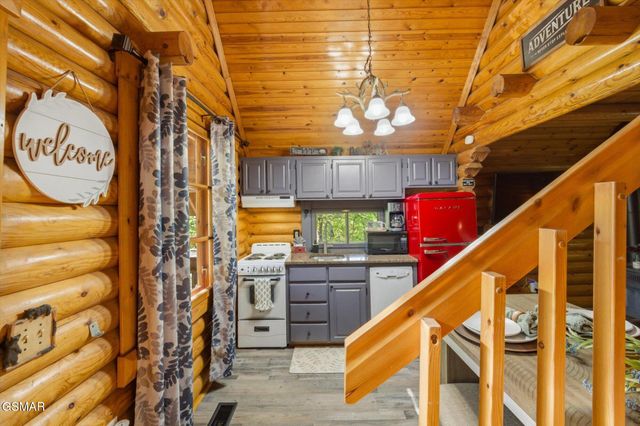 154 Smoky Mountain Way, Sevierville, TN 37876