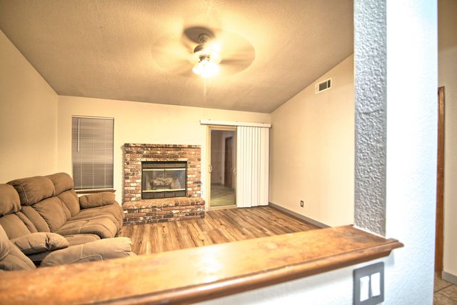 2507 E Parker Court, Visalia, CA 93292