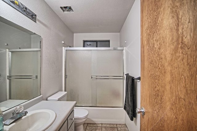 2507 E Parker Court, Visalia, CA 93292