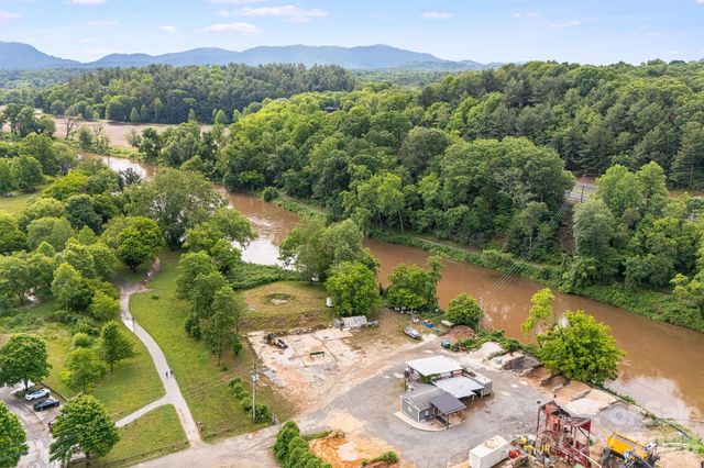 199 Amboy Road, Asheville, NC 28806