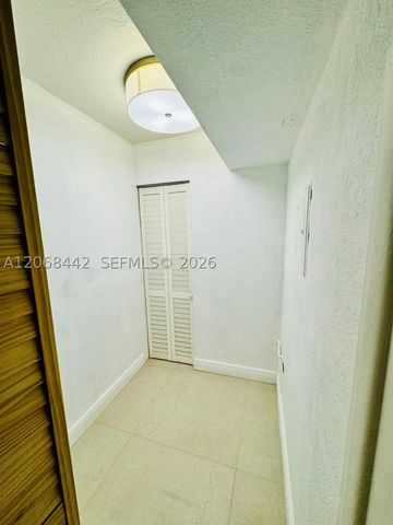 6812 Brookline Dr 6812, Hialeah, FL 33015