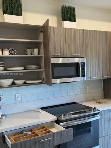 8031 NW 104th Ave 32, Doral, FL 33178