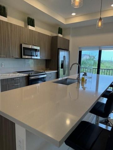 8031 NW 104th Ave 32, Doral, FL 33178