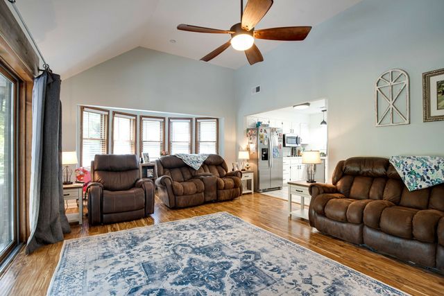715 S Cannon Blvd, Shelbyville, TN 37160