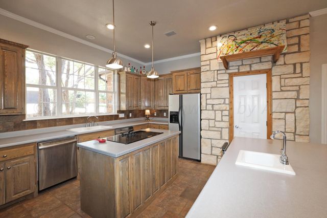 105 CIRCLE VIEW Drive, Amarillo, TX 79118