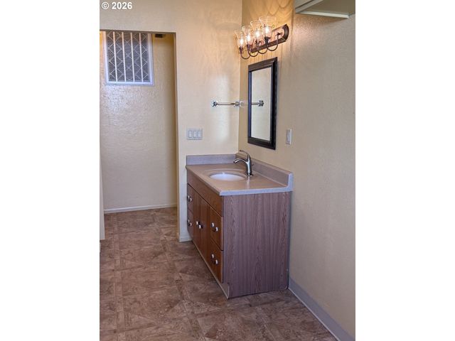 170 CHURCH St, Dillard, OR 97432