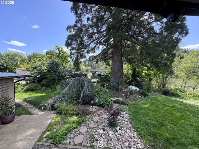 170 CHURCH St, Dillard, OR 97432
