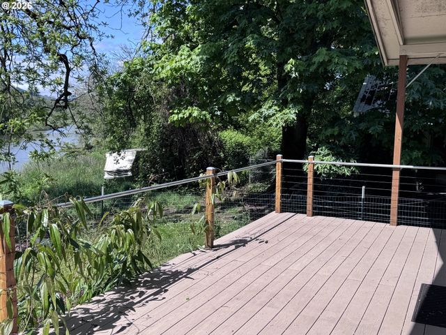 170 CHURCH St, Dillard, OR 97432