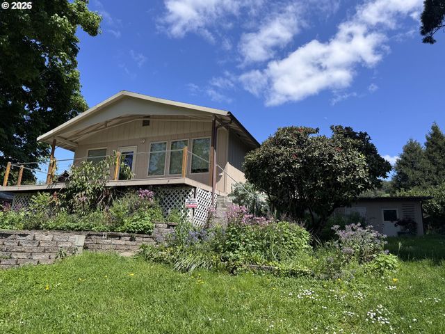 170 CHURCH St, Dillard, OR 97432