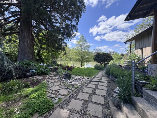 170 CHURCH St, Dillard, OR 97432