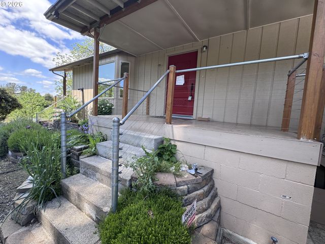 170 CHURCH St, Dillard, OR 97432