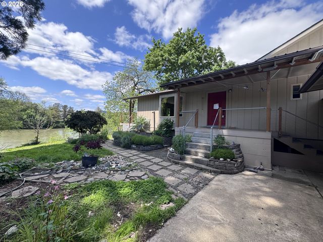 170 CHURCH St, Dillard, OR 97432