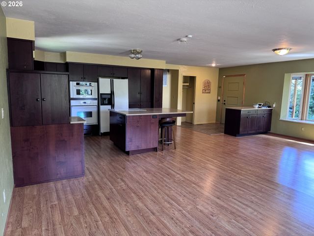 170 CHURCH St, Dillard, OR 97432