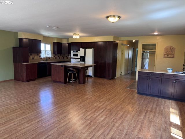 170 CHURCH St, Dillard, OR 97432