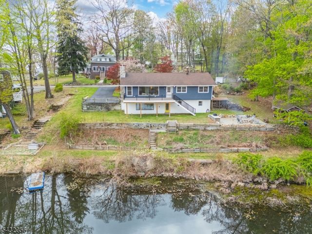 17 Reeve Ave, Stanhope Boro, NJ 07874