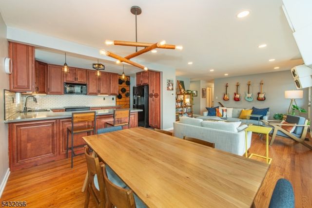 17 Reeve Ave, Stanhope Boro, NJ 07874