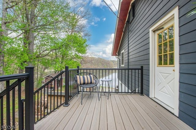 17 Reeve Ave, Stanhope Boro, NJ 07874