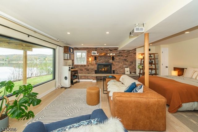 17 Reeve Ave, Stanhope Boro, NJ 07874