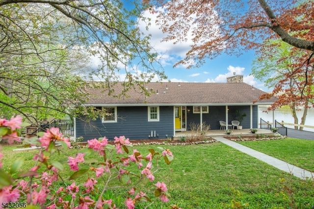 17 Reeve Ave, Stanhope Boro, NJ 07874