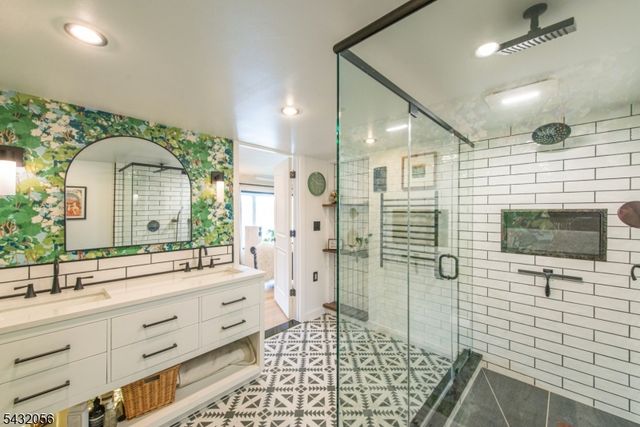 17 Reeve Ave, Stanhope Boro, NJ 07874