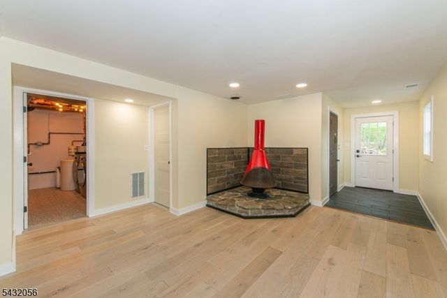 17 Reeve Ave, Stanhope Boro, NJ 07874