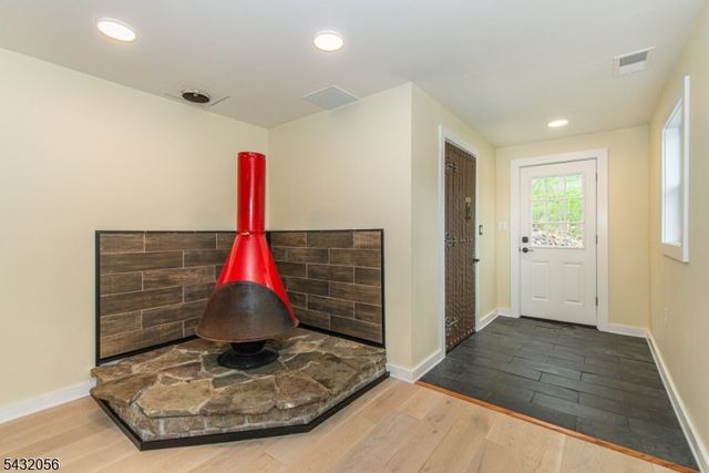 17 Reeve Ave, Stanhope Boro, NJ 07874