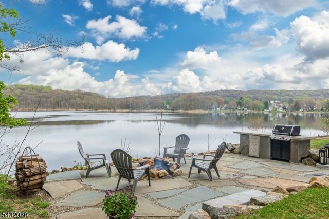 17 Reeve Ave, Stanhope Boro, NJ 07874