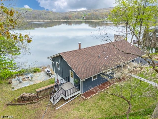 17 Reeve Ave, Stanhope Boro, NJ 07874