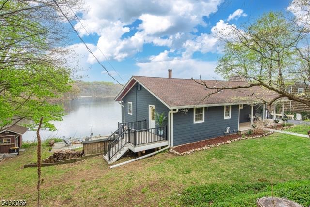 17 Reeve Ave, Stanhope Boro, NJ 07874