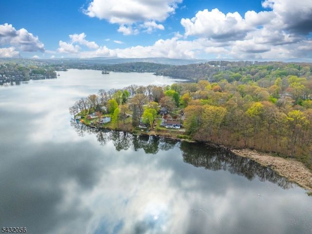 17 Reeve Ave, Stanhope Boro, NJ 07874