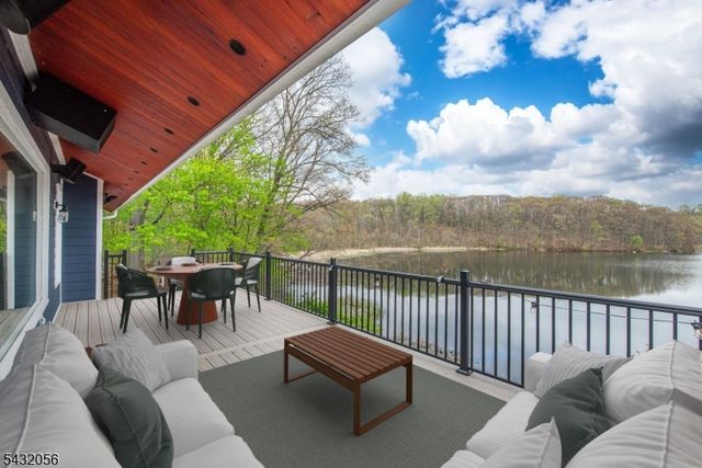 17 Reeve Ave, Stanhope Boro, NJ 07874