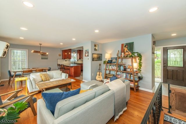 17 Reeve Ave, Stanhope Boro, NJ 07874
