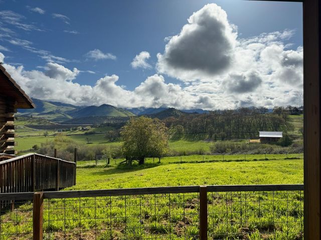 700 Neil Creek Road, Ashland, OR 97520