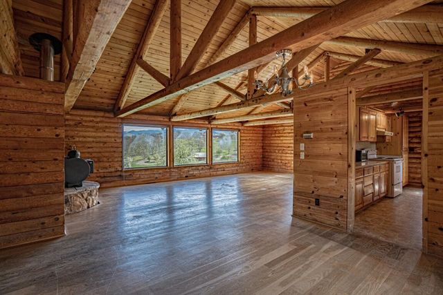 700 Neil Creek Road, Ashland, OR 97520
