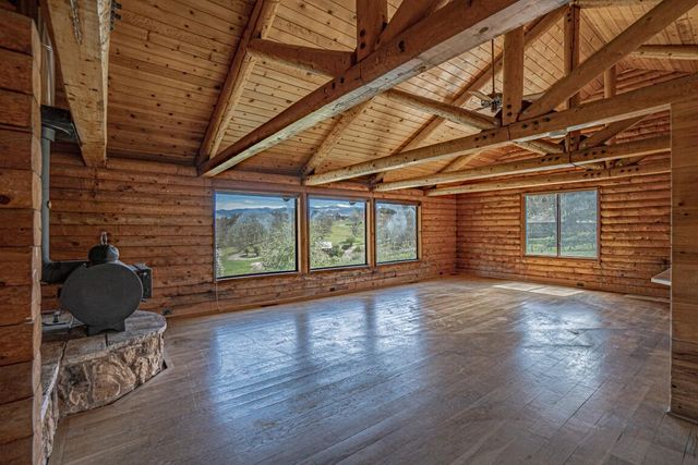 700 Neil Creek Road, Ashland, OR 97520