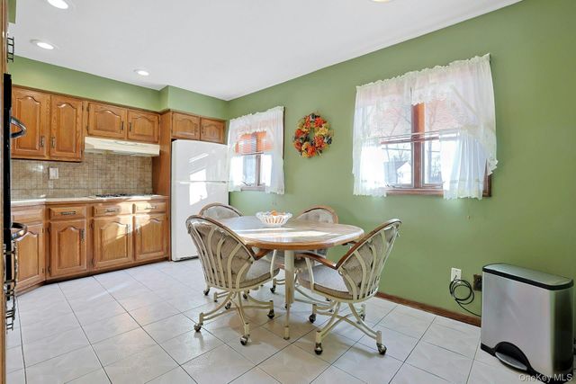 25 Tennyson Drive, Nanuet, NY 10954