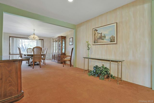 25 Tennyson Drive, Nanuet, NY 10954