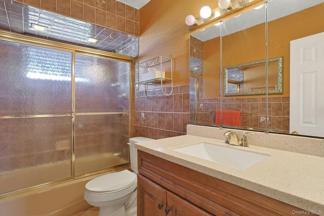 25 Tennyson Drive, Nanuet, NY 10954