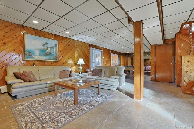 25 Tennyson Drive, Nanuet, NY 10954