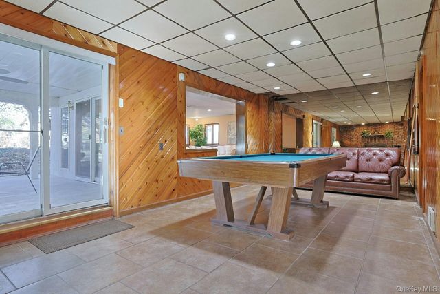 25 Tennyson Drive, Nanuet, NY 10954