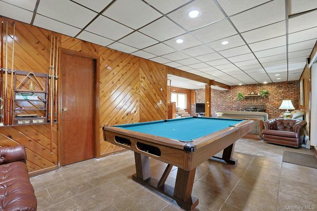 25 Tennyson Drive, Nanuet, NY 10954