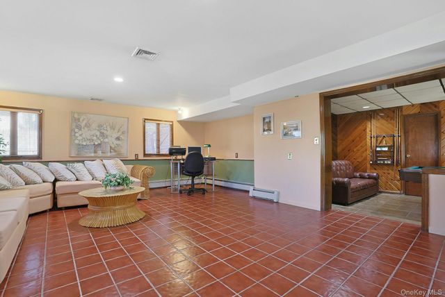 25 Tennyson Drive, Nanuet, NY 10954