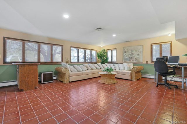 25 Tennyson Drive, Nanuet, NY 10954