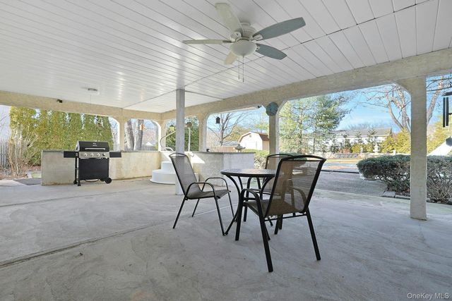 25 Tennyson Drive, Nanuet, NY 10954