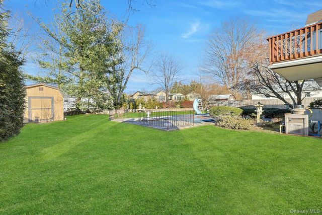 25 Tennyson Drive, Nanuet, NY 10954