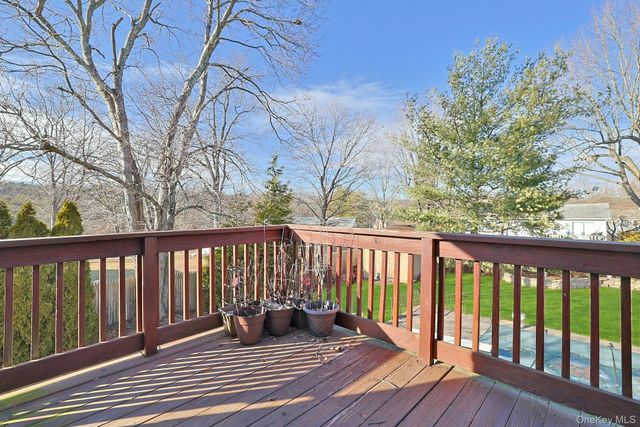 25 Tennyson Drive, Nanuet, NY 10954