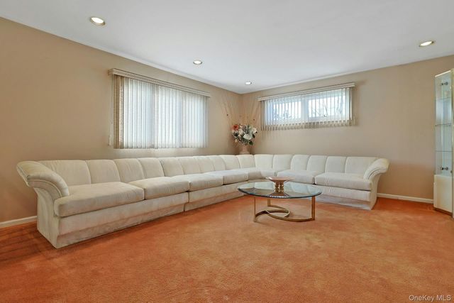 25 Tennyson Drive, Nanuet, NY 10954