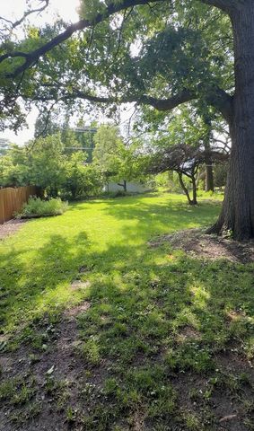4532 Pershing Avenue, Downers Grove, IL 60515