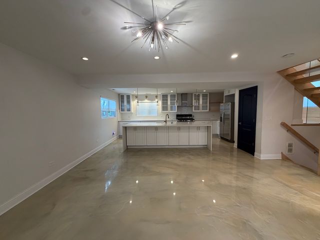 4532 Pershing Avenue, Downers Grove, IL 60515