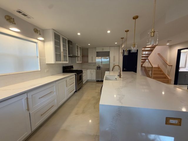 4532 Pershing Avenue, Downers Grove, IL 60515